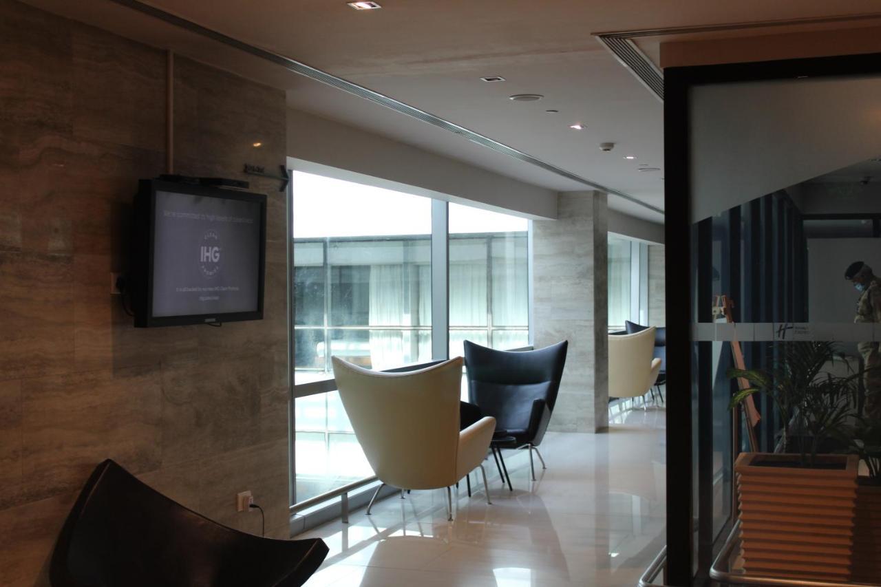 होटल Express International Airport T3 By Ihg 4*