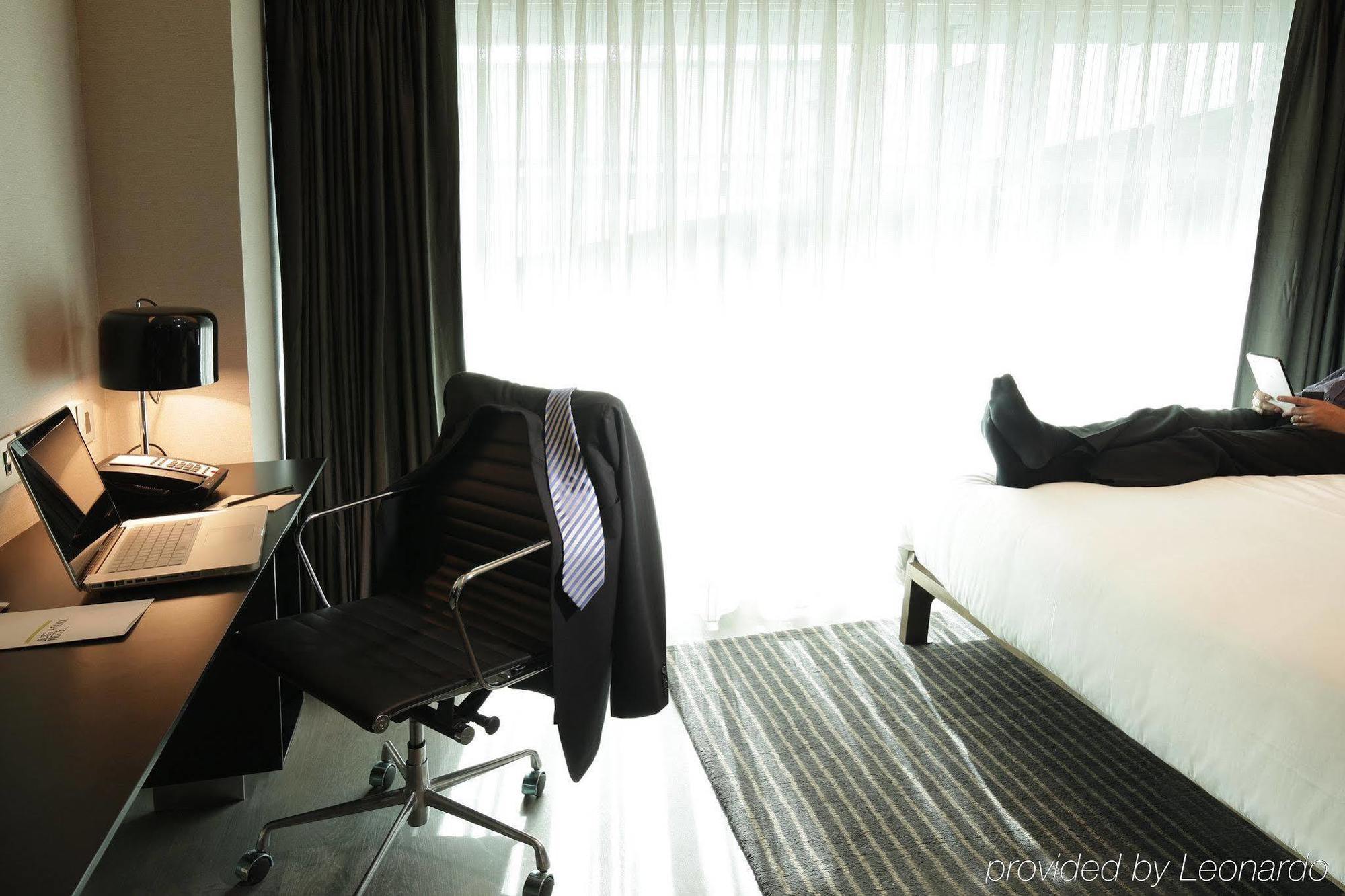 होटल Express International Airport T3 By Ihg 4*